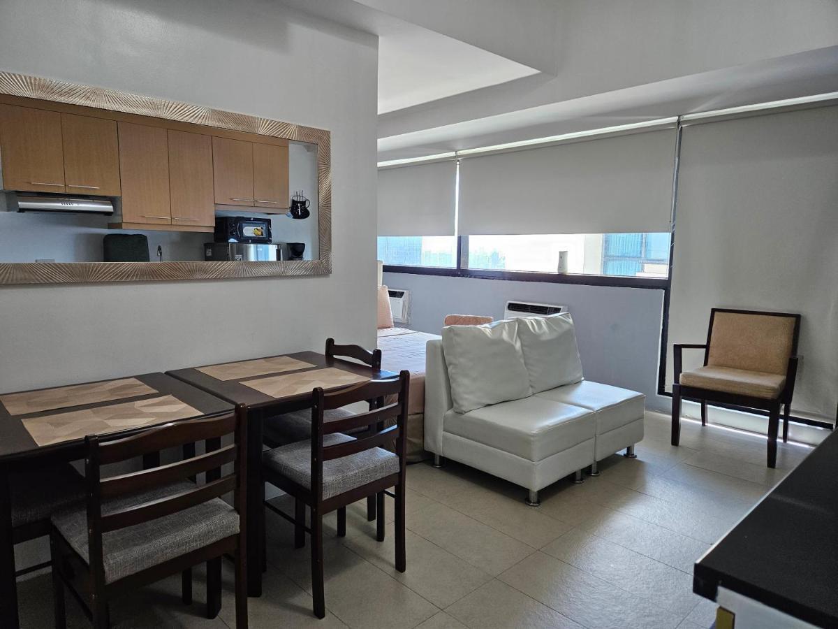 Spacious Studios Mandaluyong Buitenkant foto
